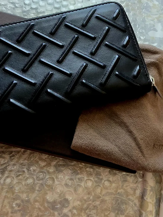 Bottega Veneta Black Intrecciato Leather Zip Wallet - Picture 1 of 7